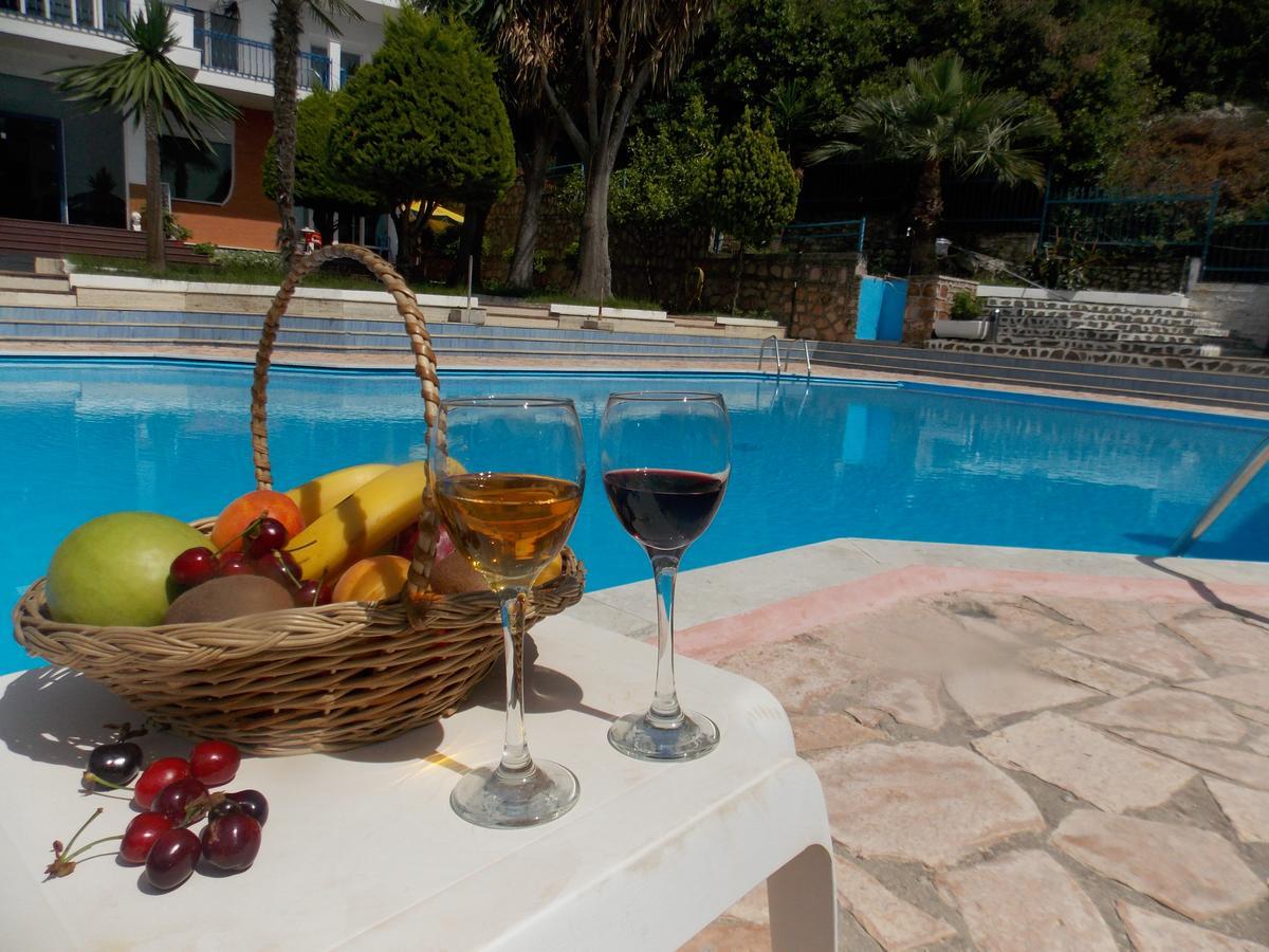 Hotel Dea Sarande Bagian luar foto